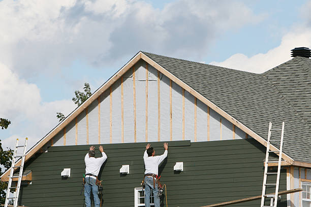 Professional Siding technician working in Braddock Heights, MD